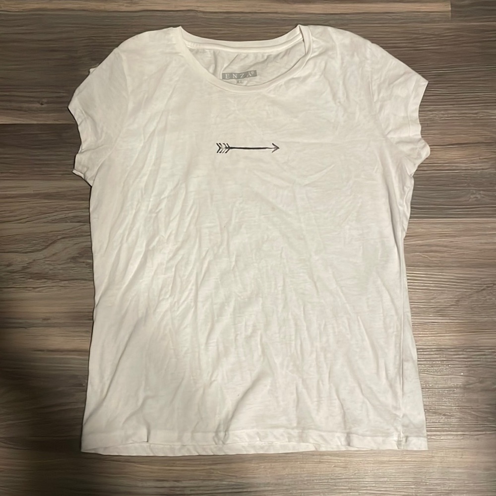 Never worn! Does a dot but hardly noticeable!